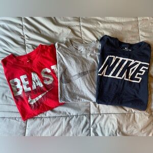 Men’s Nike Graphic T-Shirt lot of 3 - Red, Gray, and Navy Size Small